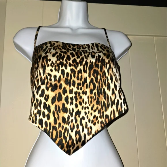 5 for $25 Bundle Deal - Leopard print hankerchief crop top - Picture 1 of 4